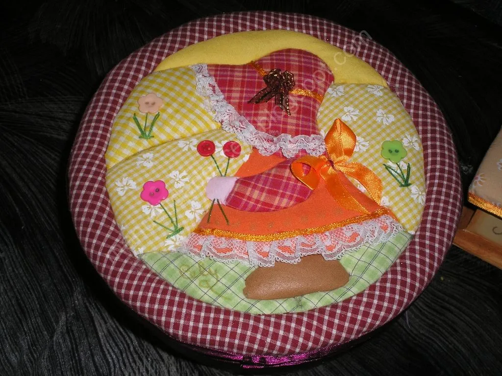 Manualidades Cely: Caja Muñeca, tecnica patchwork sin aguja Manualidades Cely: Caja Muñeca, tecnica patchwork sin aguja