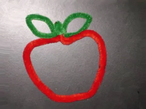 Manualidades de chenilla: Manzana hecha con limpiapipas - YouTube Manualidades de chenilla: Manzana hecha con limpiapipas - YouTube
