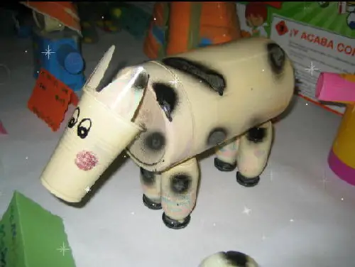 Vaca con Botes y Envases de Plástico | Manualidades Infantiles