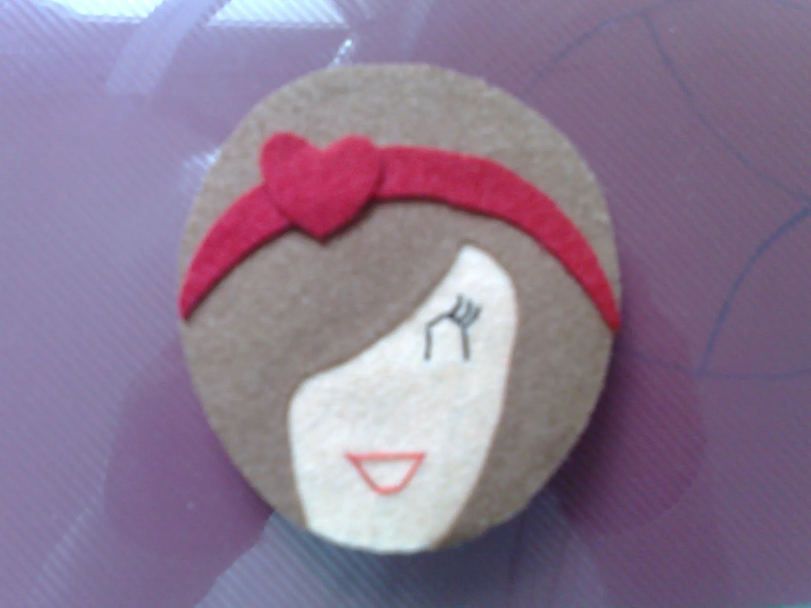 Manualidades de Fieltro: Broche Cara de Muñeca Manualidades de Fieltro: Broche Cara de Muñeca