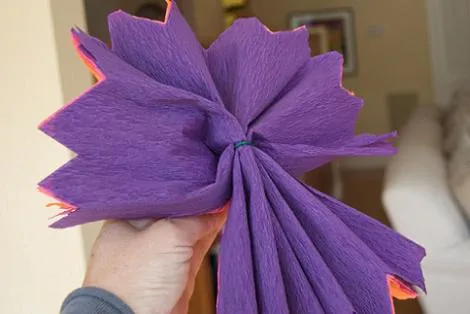 Moño en papel crepe - Imagui