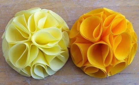 4 manualidades de flores de tela DIY ~ Mimundomanual