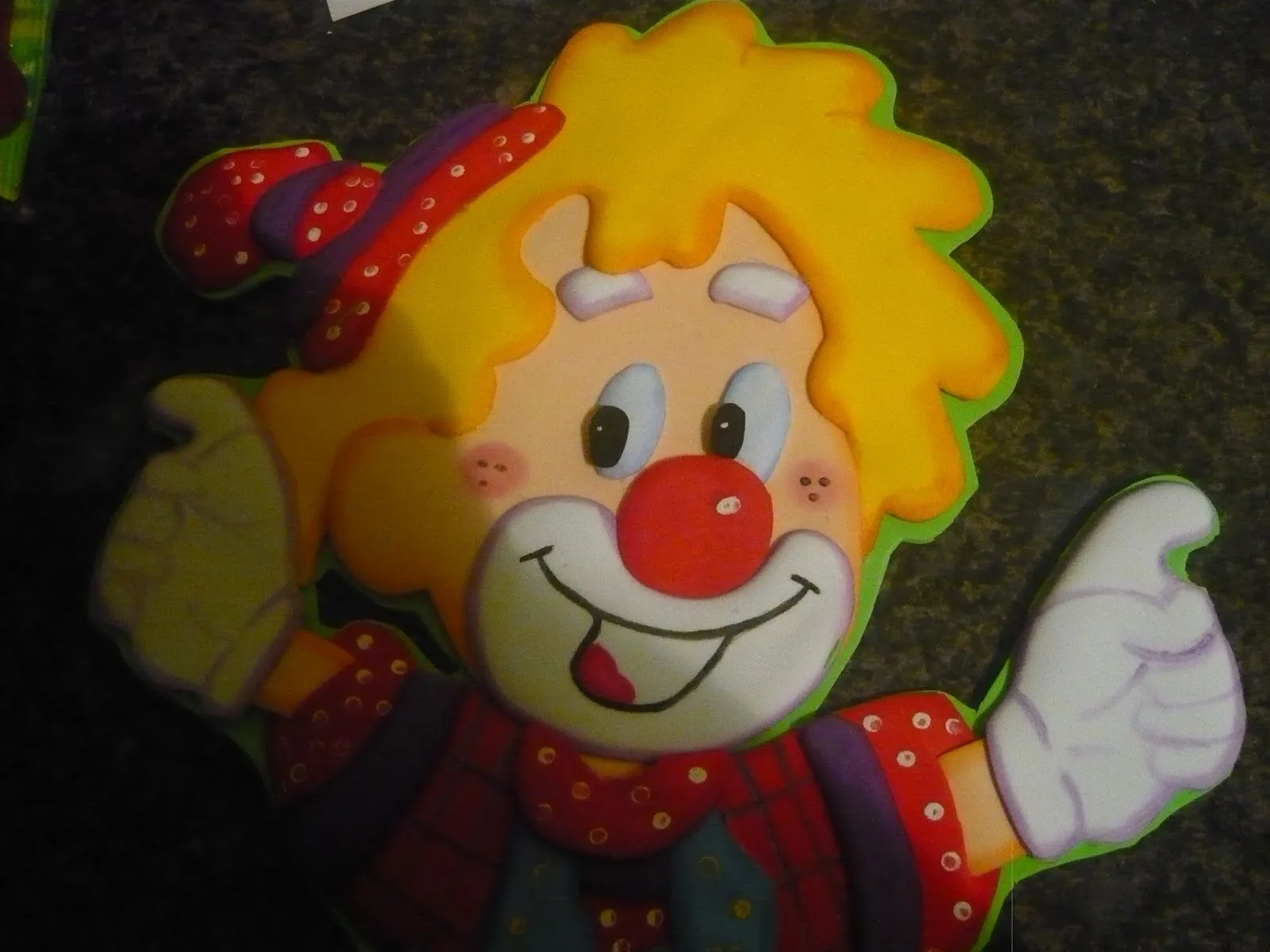 Payaso en foami con moldes - Imagui