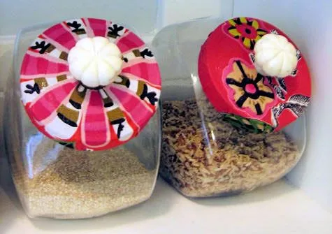 Las Manualidades : forrar tapas de frascos-designsponge.com
