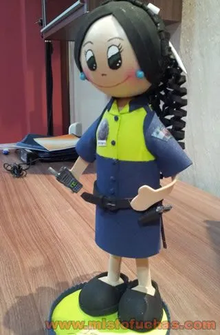 Manualidades para ganar dinero: Niñas fofuchas policías Manualidades para ganar dinero: Niñas fofuchas policías