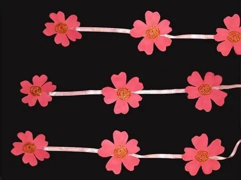 Manualidades de Goma eva: Cortina de flores - YouTube Manualidades de Goma eva: Cortina de flores - YouTube