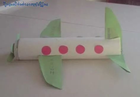Manualidades con mis hijas: Avion de reciclado