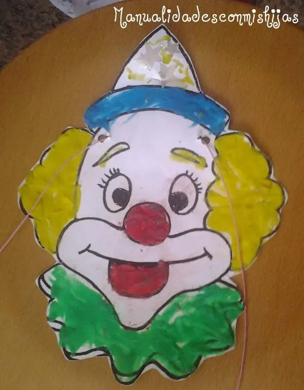 Manualidades con mis hijas: Careta de payaso y plastilina Manualidades con mis hijas: Careta de payaso y plastilina