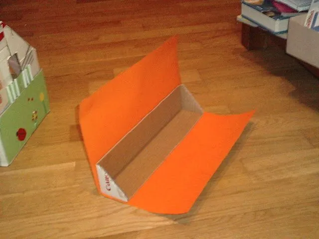 Manualidades con mis hijas: Casa con una caja de folios Manualidades con mis hijas: Casa con una caja de folios