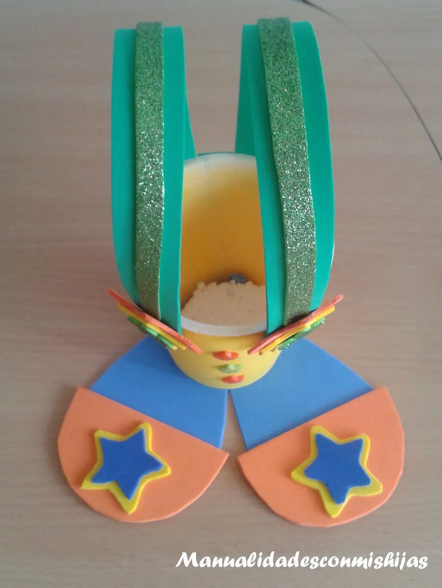 Manualidades con mis hijas: Empaquetado bonito: Un dulcero de payaso de foami Manualidades con mis hijas: Empaquetado bonito: Un dulcero de payaso de foami
