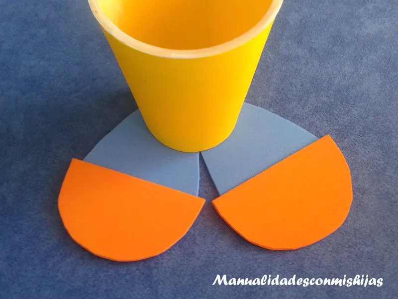 Manualidades con mis hijas: Empaquetado bonito: Un dulcero de payaso de foami Manualidades con mis hijas: Empaquetado bonito: Un dulcero de payaso de foami