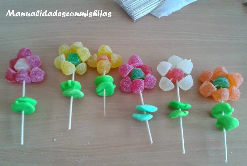 Manualidades con mis hijas: Flor de gominolas y Gracias por venir