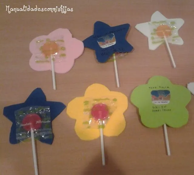 Manualidades con mis hijas: Invitaciones de cumpleaños de foami Manualidades con mis hijas: Invitaciones de cumpleaños de foami