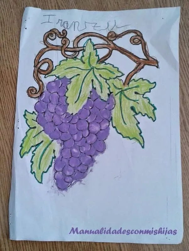 Manualidades con mis hijas: Los racimos de uvas, en plastilina, con gomets..., en septiembre la vendimia Manualidades con mis hijas: Los racimos de uvas, en plastilina, con gomets..., en septiembre la vendimia