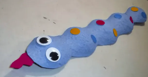 Culebra de cartón para niños - Guía de MANUALIDADES
