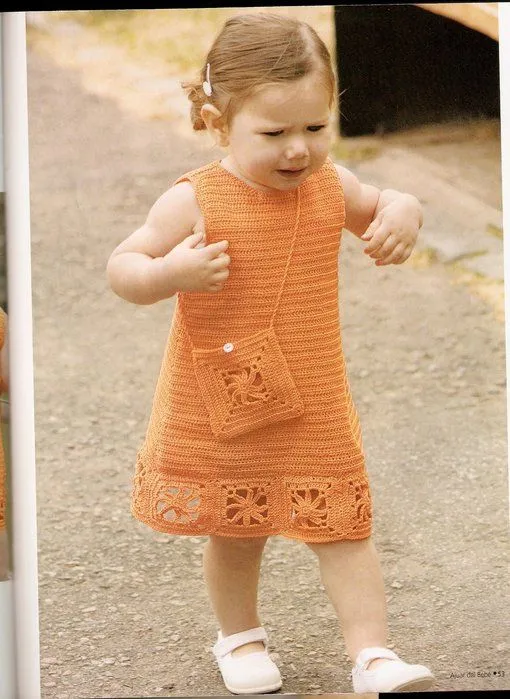 Vestido tejido a crochet para niña :