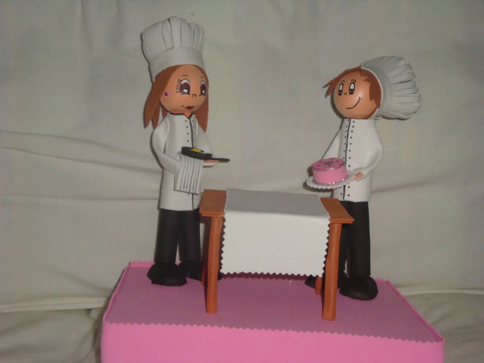 MANUALIDADES LIGAGUE : Conjunto cocineros con mesa en goma eva 20 MANUALIDADES LIGAGUE : Conjunto cocineros con mesa en goma eva 20