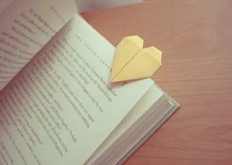 MANUALIDADES PARA EL DIA DE LA MADRE: MARCAPAGINAS DE ORIGAMI