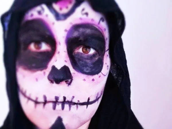 Manualidades: Maquillaje Halloween de Calaveras Manualidades: Maquillaje Halloween de Calaveras