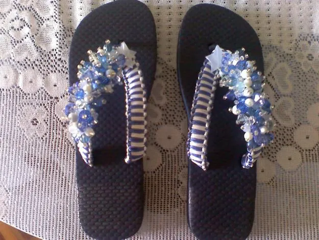 MANUALIDADES Y MUCHAS COSAS MAS. SE DICTAN CURSOS: SANDALIAS DECORADAS MANUALIDADES Y MUCHAS COSAS MAS. SE DICTAN CURSOS: SANDALIAS DECORADAS