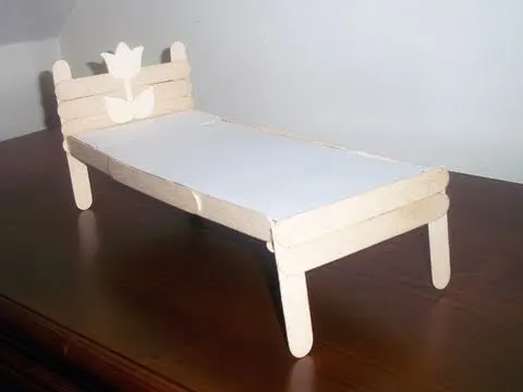 Manualidades para muñecas: Cómo hacer una cama con palitos de ... Manualidades para muñecas: Cómo hacer una cama con palitos de ...