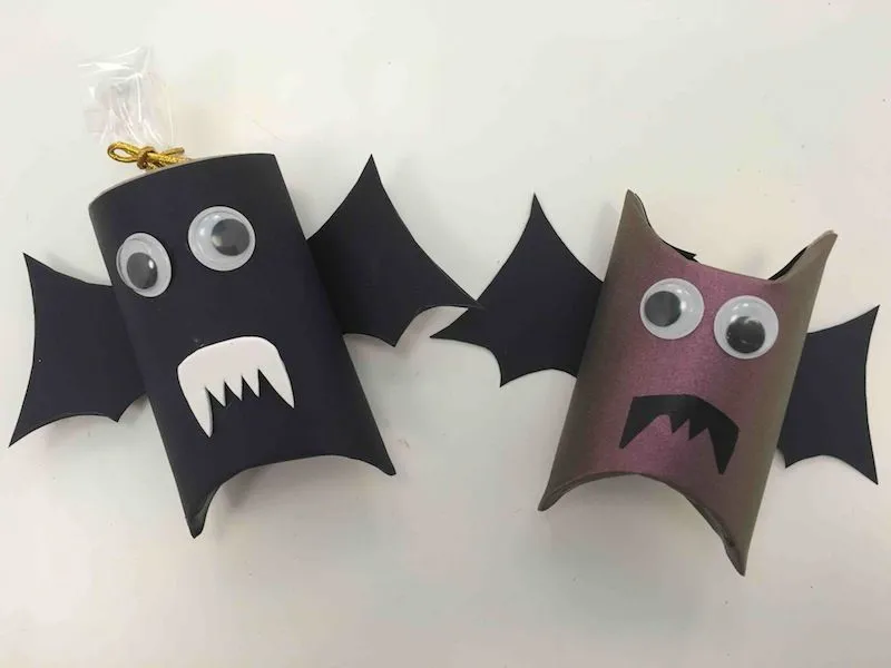 Manualidades para niños de Halloween - Murciélagos dulceros Manualidades para niños de Halloween - Murciélagos dulceros
