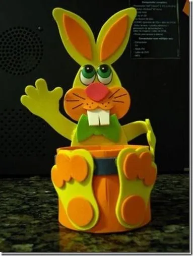 Manualidades Pascua, conejo en cesta foami con moldes - pintar y jugar Manualidades Pascua, conejo en cesta foami con moldes - pintar y jugar