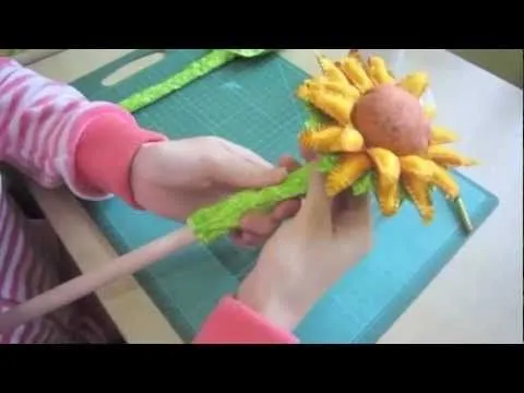 Manualidades Paso a Paso. Como hacer Girasoles - YouTube Manualidades Paso a Paso. Como hacer Girasoles - YouTube