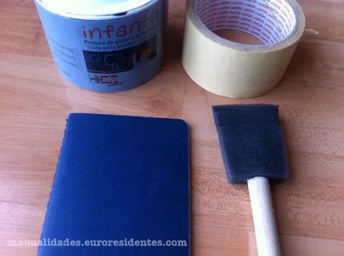 Manualidades: Personalizar cuadernos con pintura de pizarra Manualidades: Personalizar cuadernos con pintura de pizarra