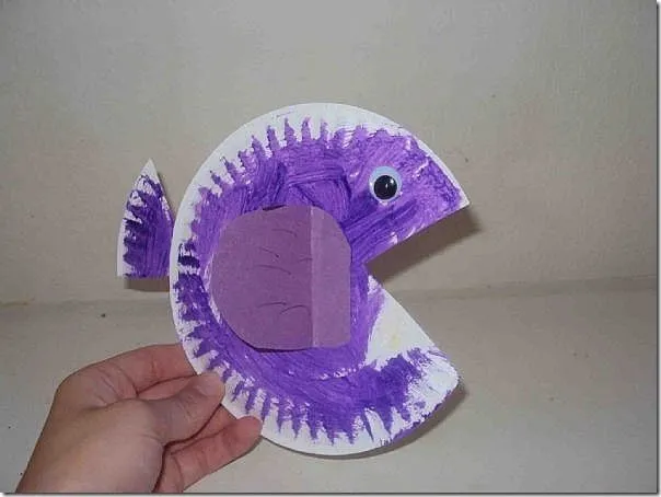 Manualidades con platos de cartón: peces de colores | Colorear