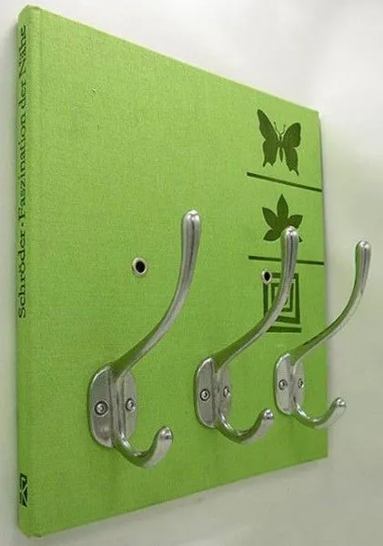 Manualidades de reciclado: perchero realizado con un libro - Guía ... Manualidades de reciclado: perchero realizado con un libro - Guía ...
