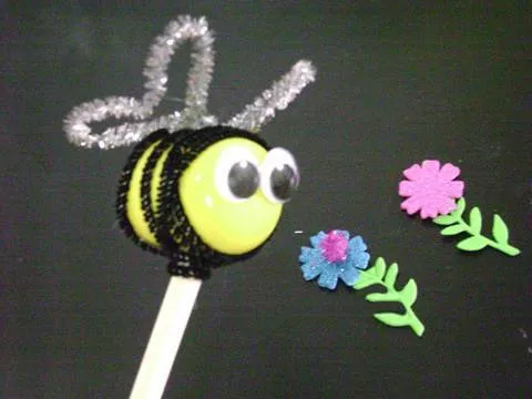 Manualidades de Reciclaje: abejita voladora - YouTube Manualidades de Reciclaje: abejita voladora - YouTube