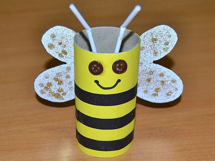 Abeja voladora con rollo de papel higiénico. Manualidad infantil ...