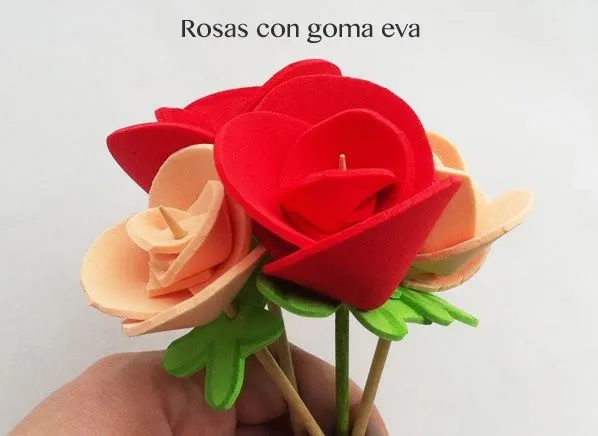 Manualidades: Cómo hacer rosas de goma eva