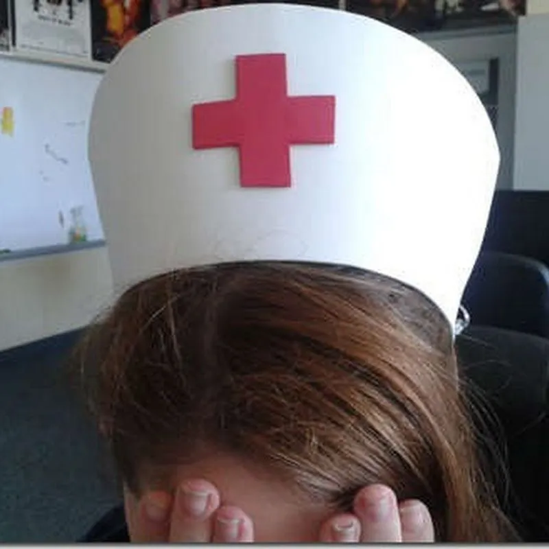 Manualidades sombreros de todo tipo para disfraz | Sombrero de enfermera, Disfraz de enfermera, Disfraces de tiburón Manualidades sombreros de todo tipo para disfraz | Sombrero de enfermera, Disfraz de enfermera, Disfraces de tiburón
