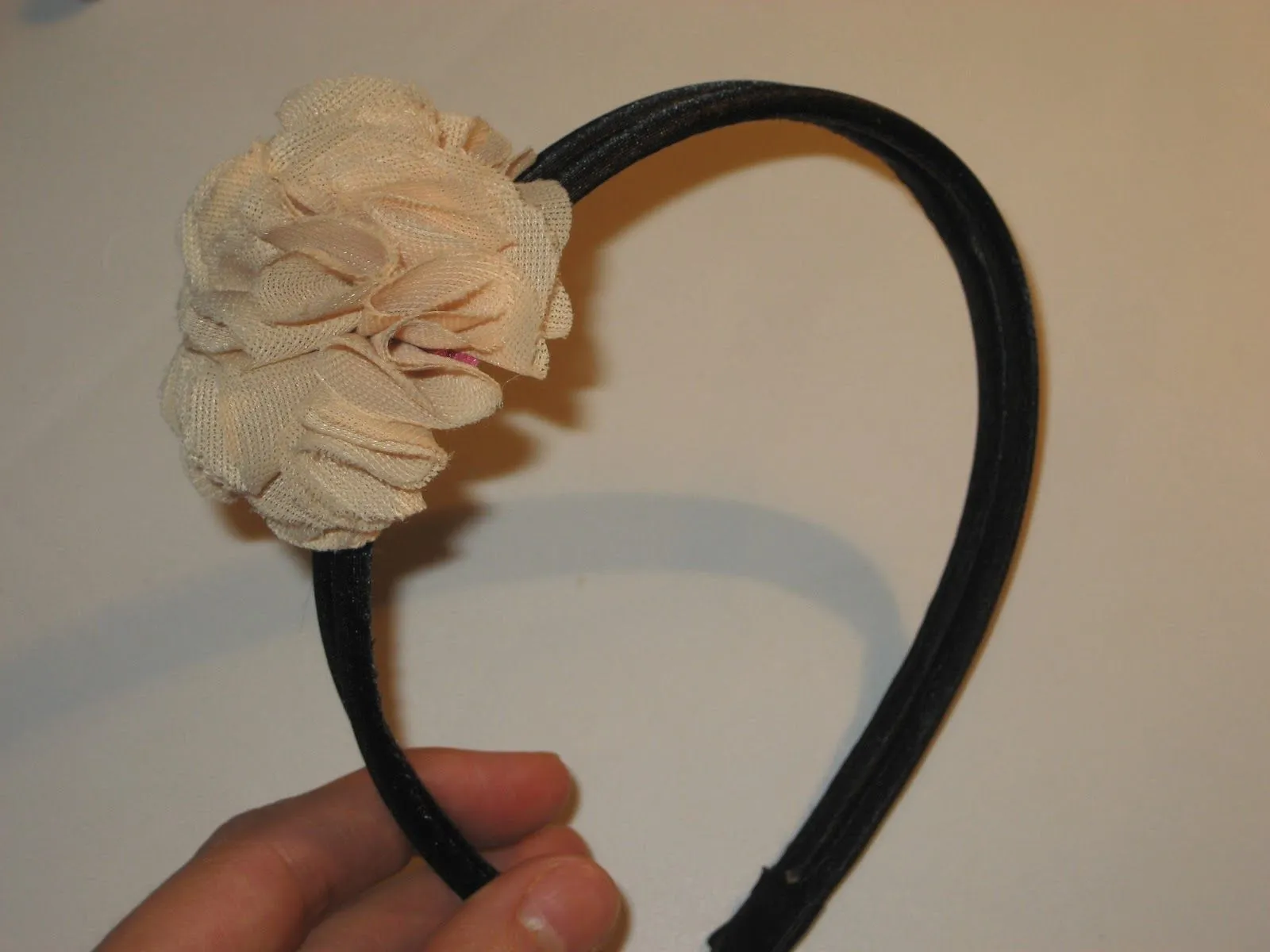 Manualidades y tendencias: Cómo hacer flores de tela / DIY How to ... Manualidades y tendencias: Cómo hacer flores de tela / DIY How to ...