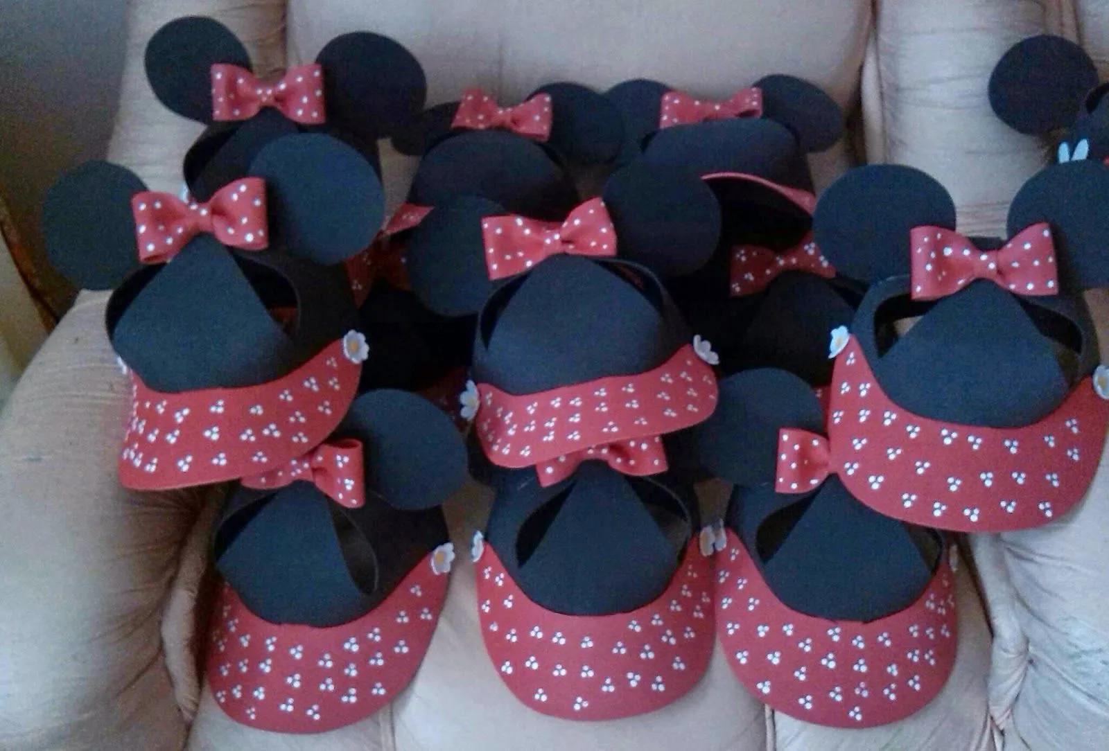 Manualidades TiendasOff: Gorras Mickey Mouse en foami Manualidades TiendasOff: Gorras Mickey Mouse en foami