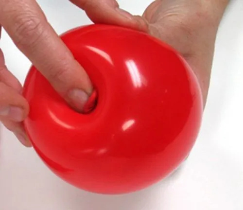 Manzana con globo para decorar fiestas infantiles de Blancanieves ... Manzana con globo para decorar fiestas infantiles de Blancanieves ...