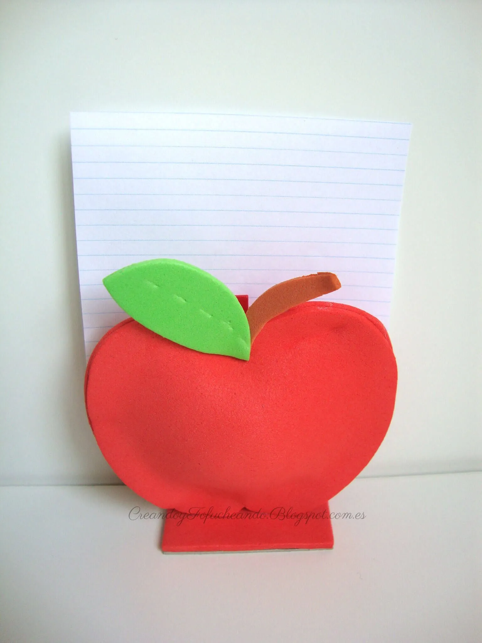 Manzana porta notas en goma eva #portanotas #gomaeva #portamensajes #frutasgomaeva #diy #manualidades #handmade #… | Goma eva, Manualidades, Manualidades de manzana Manzana porta notas en goma eva #portanotas #gomaeva #portamensajes #frutasgomaeva #diy #manualidades #handmade #… | Goma eva, Manualidades, Manualidades de manzana