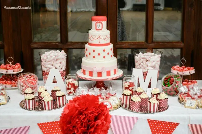 Manzana&Canela: Tarta y mesa dulce para una boda en blanco y rojo Manzana&Canela: Tarta y mesa dulce para una boda en blanco y rojo