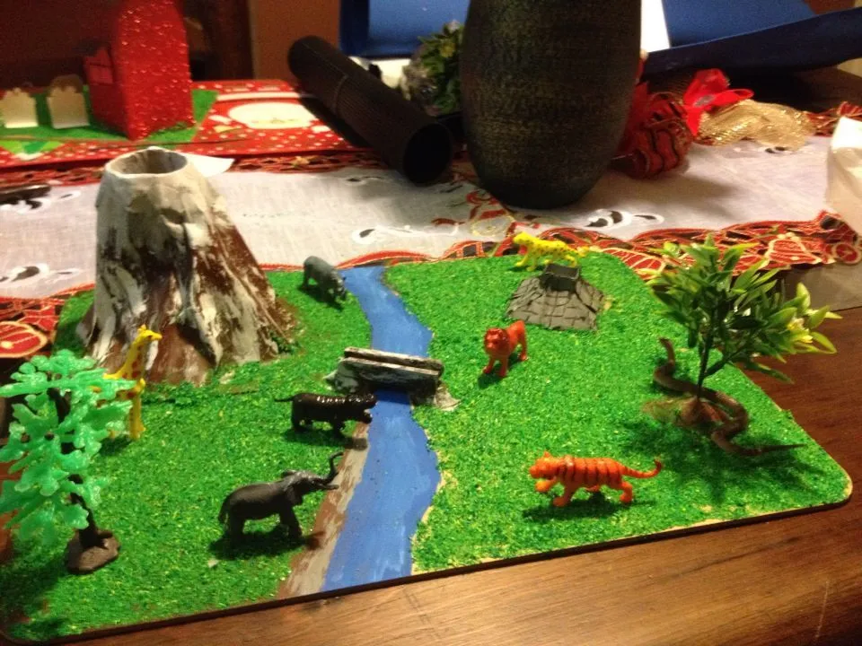 Maqueta de la selva con volcán y pirámide | Trabajos de escuela ... Maqueta de la selva con volcán y pirámide | Trabajos de escuela ...
