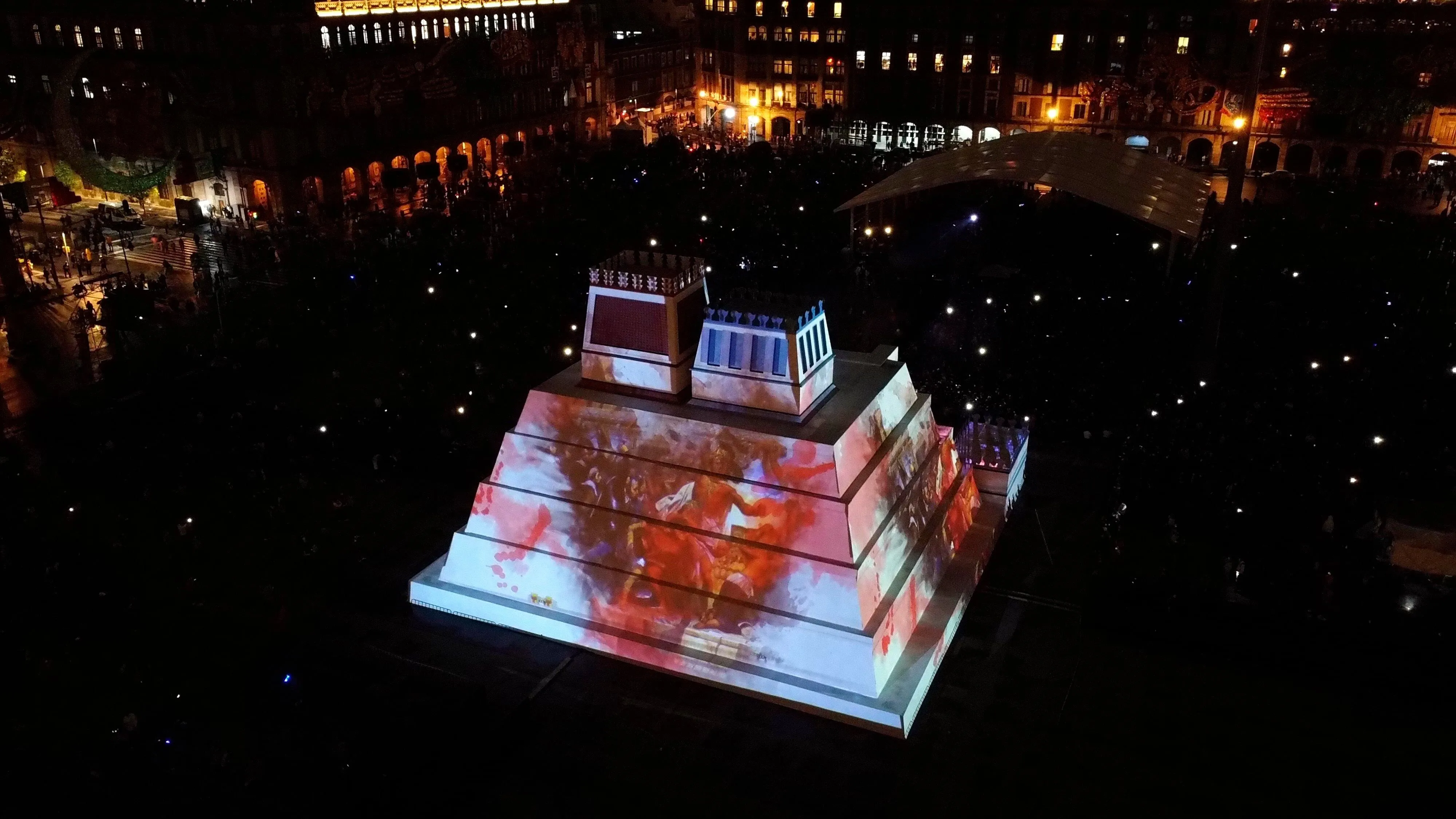 Maqueta del Templo Mayor en el Zócalo de la CDMX en fotos: así fue el espectacular encendido - Infobae Maqueta del Templo Mayor en el Zócalo de la CDMX en fotos: así fue el espectacular encendido - Infobae