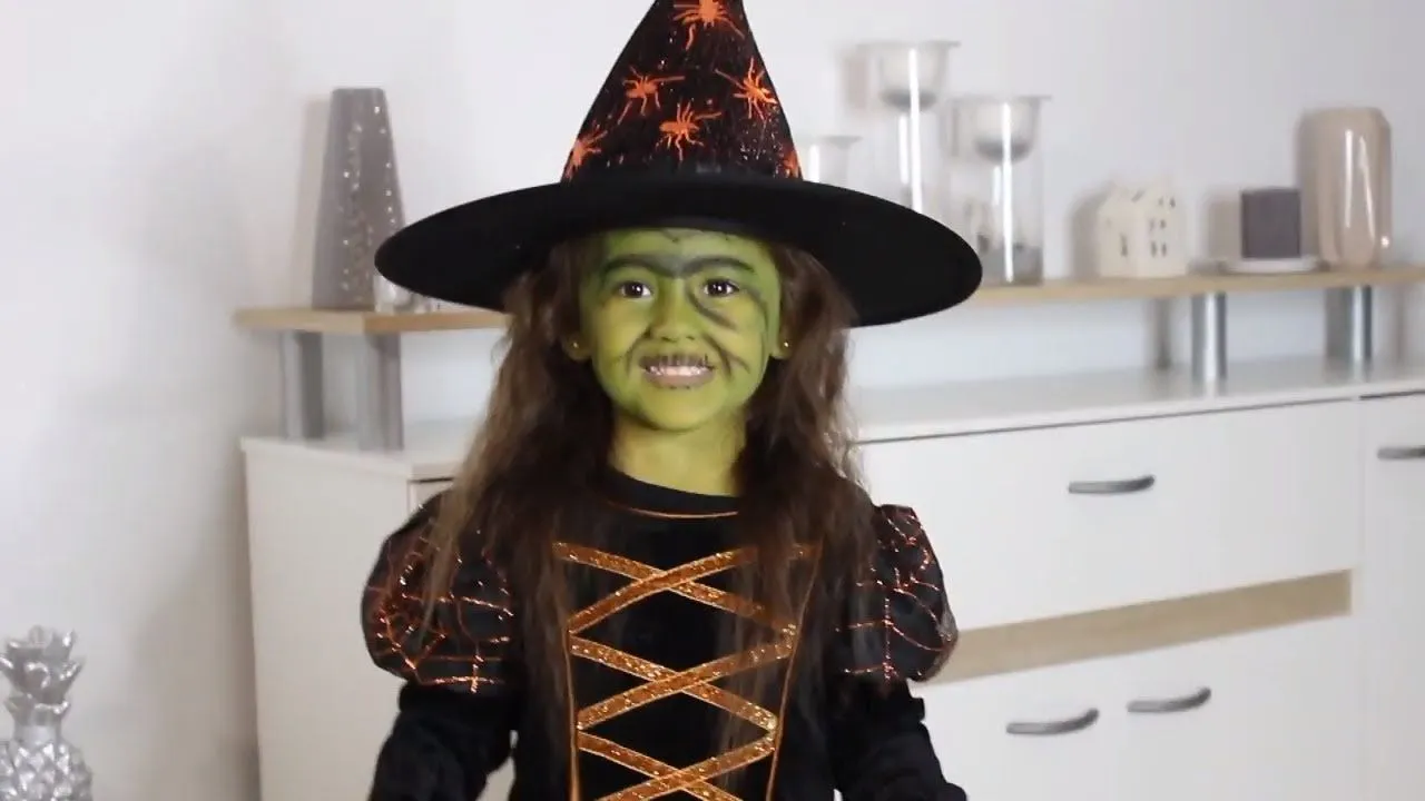 Maquillaje de BRUJA de Niña HALLOWEEN 2019 / Ideas de halloween /maquillaje halloween facil - YouTube Maquillaje de BRUJA de Niña HALLOWEEN 2019 / Ideas de halloween /maquillaje halloween facil - YouTube