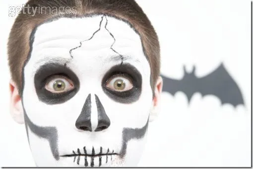 Como hacer el maquillaje de calavera para halloween | Trato o truco Como hacer el maquillaje de calavera para halloween | Trato o truco