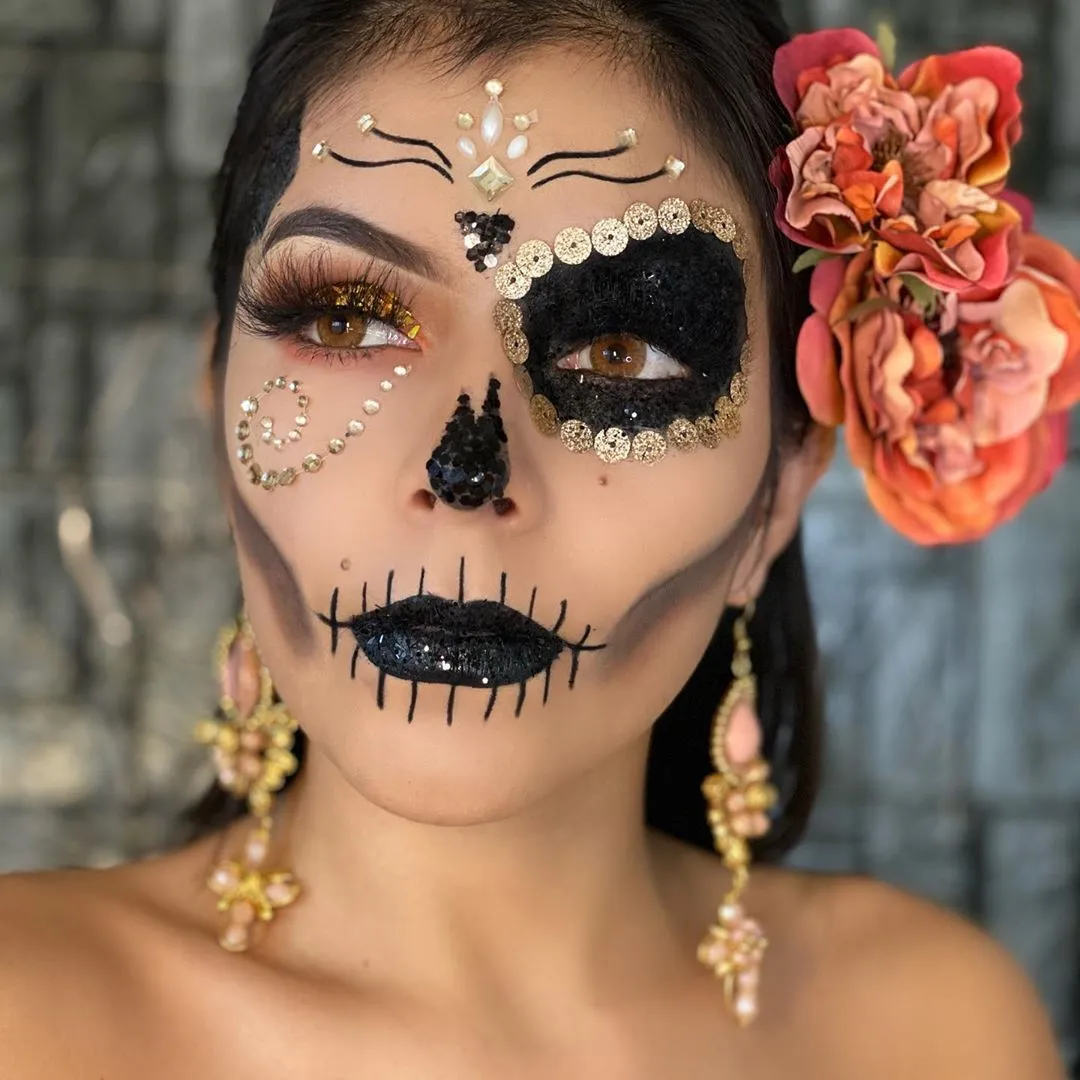 Maquillaje de catrina: Sencillos, con piedras, modernos y neón Maquillaje de catrina: Sencillos, con piedras, modernos y neón