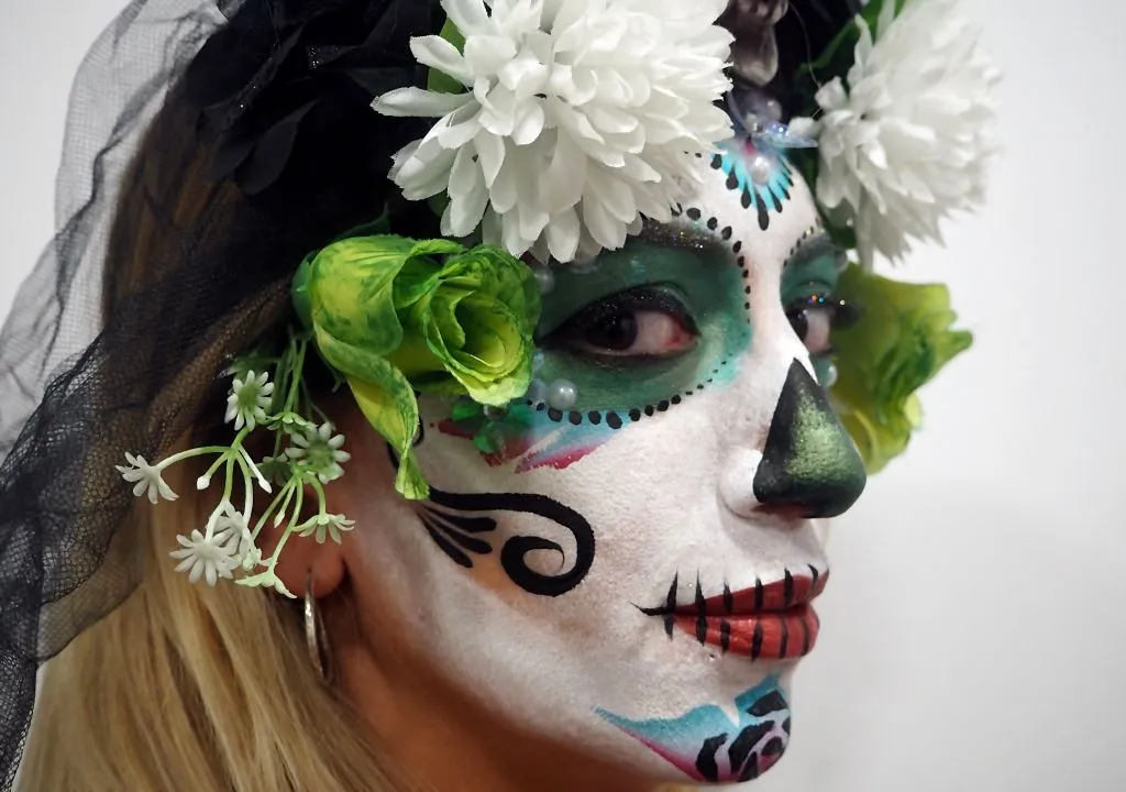Maquillaje Para Halloween: Catrina Moderna Y Terrorífica Maquillaje Para Halloween: Catrina Moderna Y Terrorífica