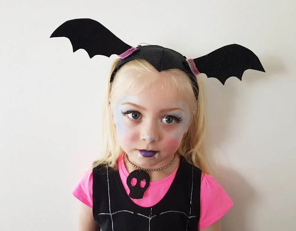 Maquillaje infantil de vampiro para Halloween - CharHadas