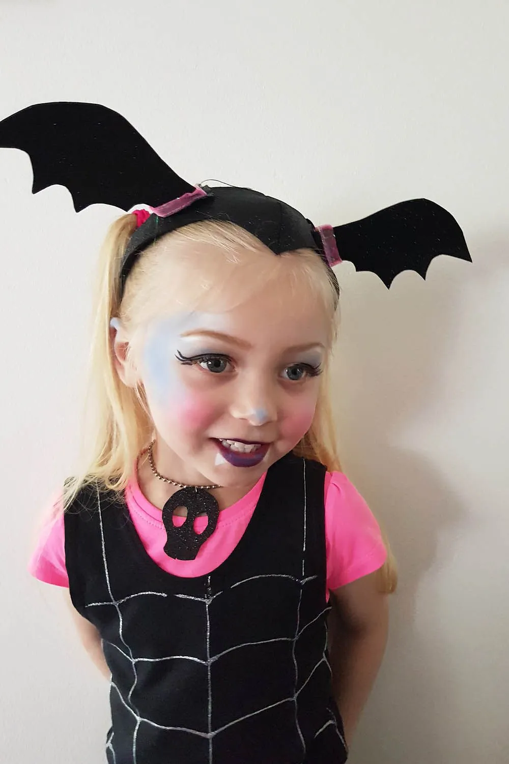 Maquillaje infantil de vampiro para Halloween - CharHadas