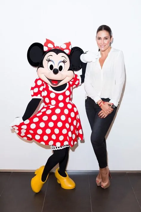 Vicky Martín Berrocal se asocia con Minnie Mouse - Armas de Mujer