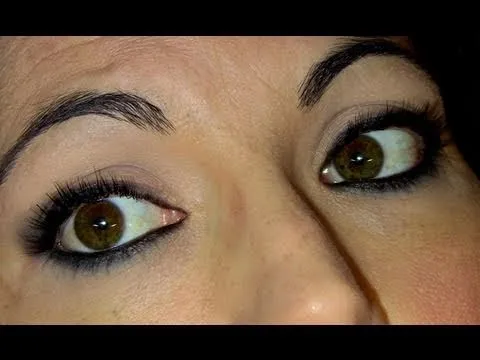 Maquillaje de ojos ahumados sencillo con lápiz negro - YouTube Maquillaje de ojos ahumados sencillo con lápiz negro - YouTube